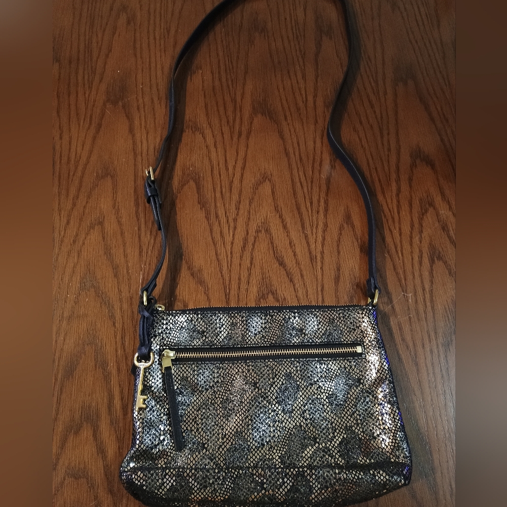 Fossil cowhide leather snakeskin embossed black & gold crossbody bag